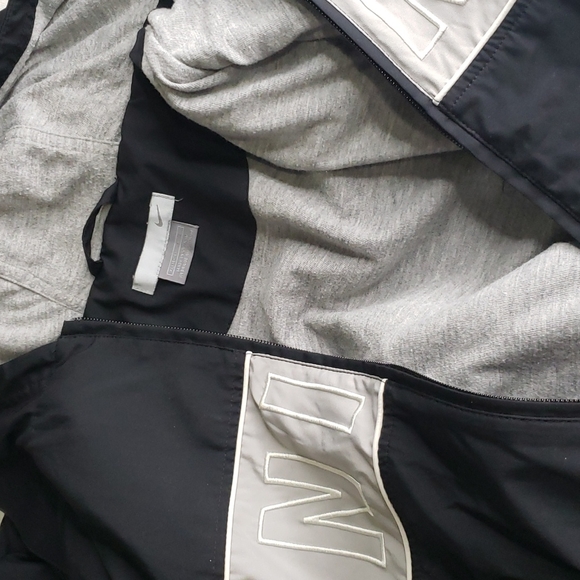 NIke Vintage 90's Windbreaker Jacket - Picture 3 of 8